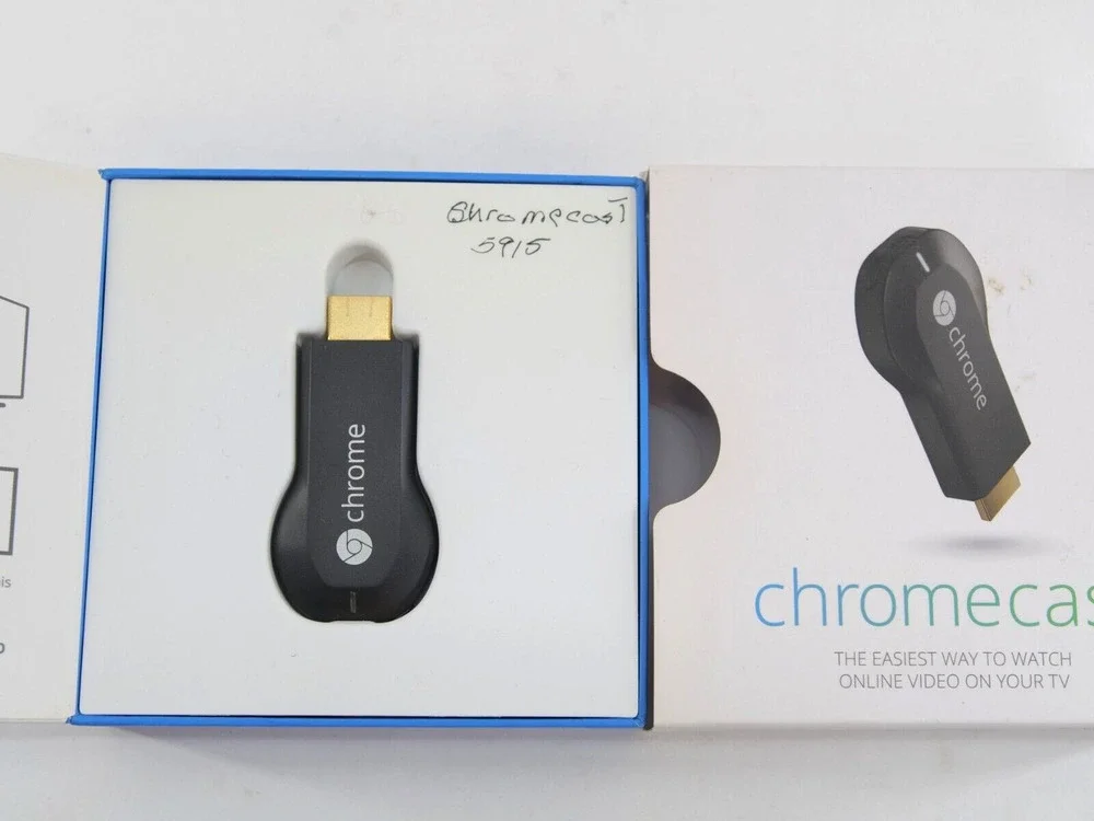 Google Chromecast (1st Generation) Streaming Media Player / (Black)